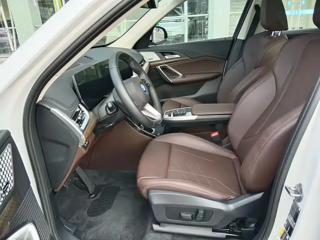 BMW iX1 2023 из CN, фото 9