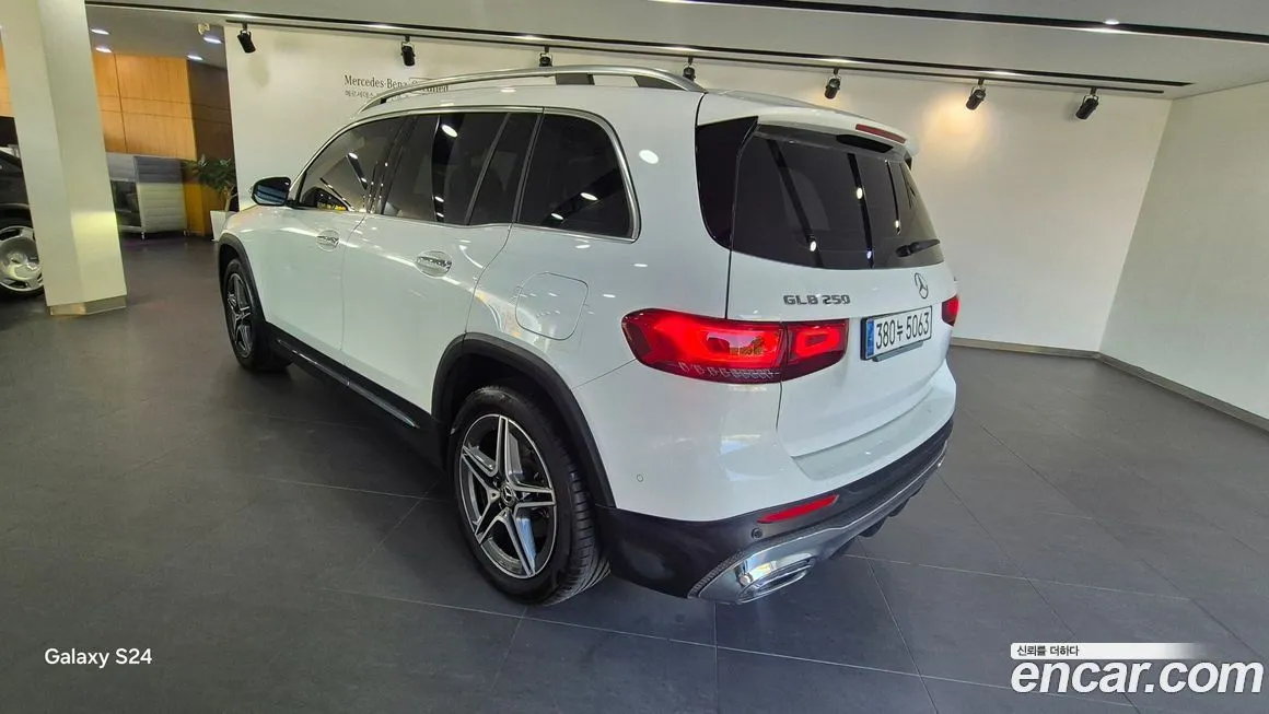 Mercedes-Benz GLB-Class — фото 2
