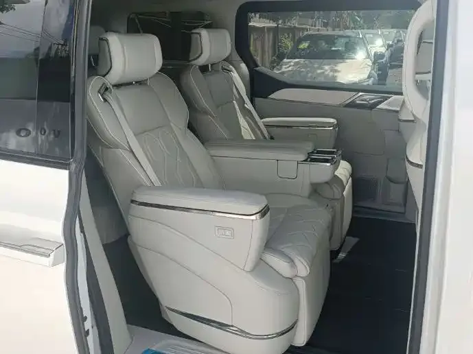 Volvo EM90 — фото 10
