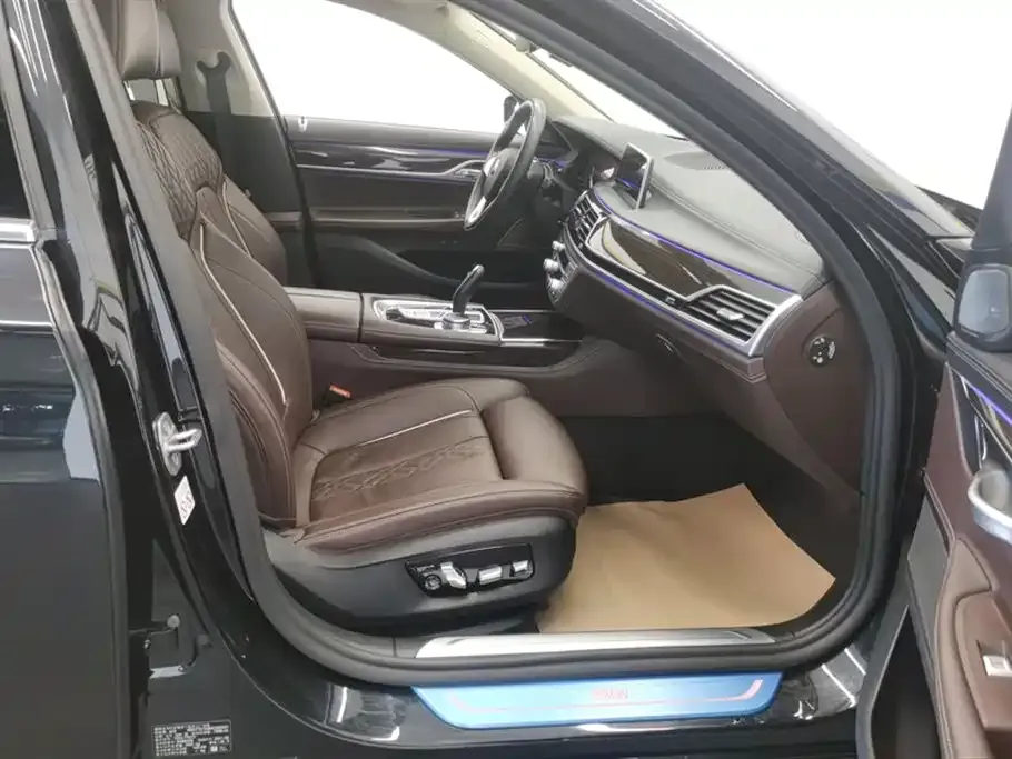 BMW 7 Series 2021 из CN, фото 8