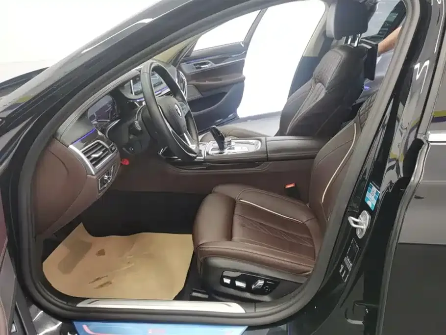 BMW 7 Series 2021 из CN, фото 9