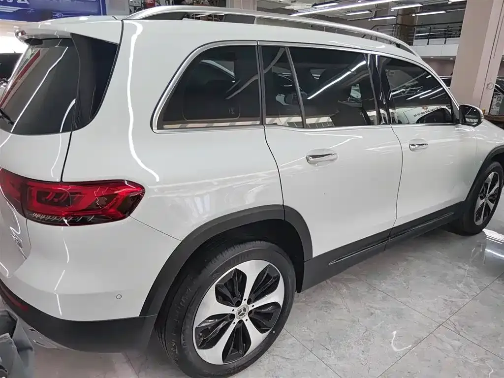 Mercedes-Benz GLB — фото 10