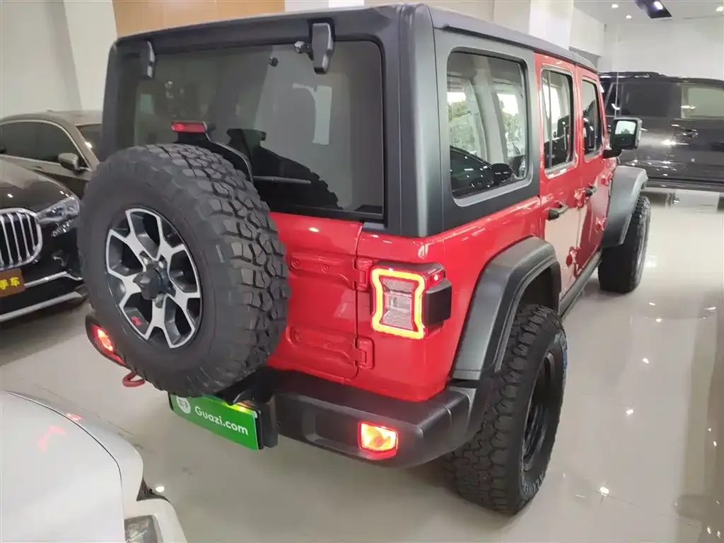 Jeep Wrangler — фото 7