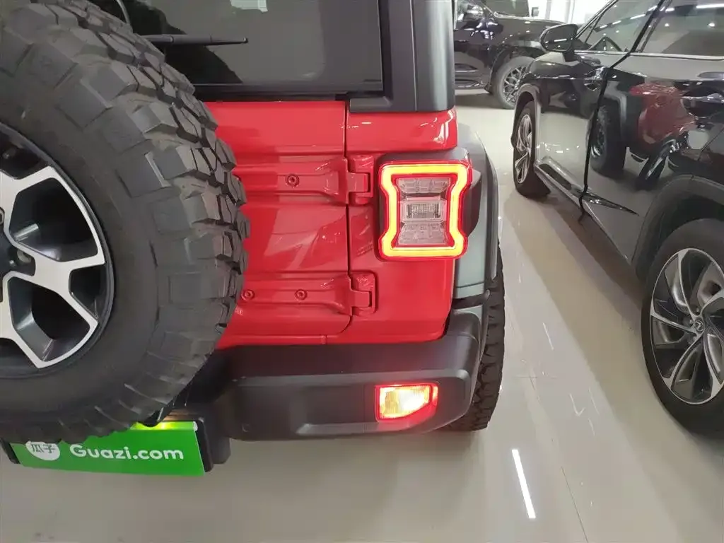 Jeep Wrangler — фото 8