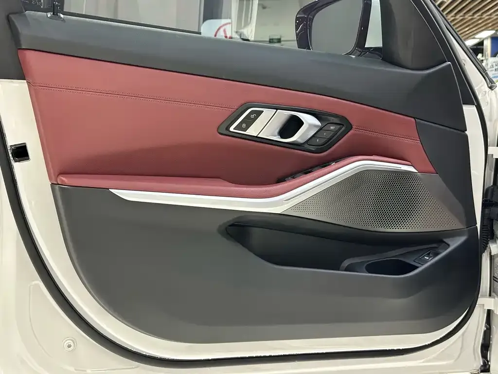BMW 3 Series 2023 из CN, фото 10