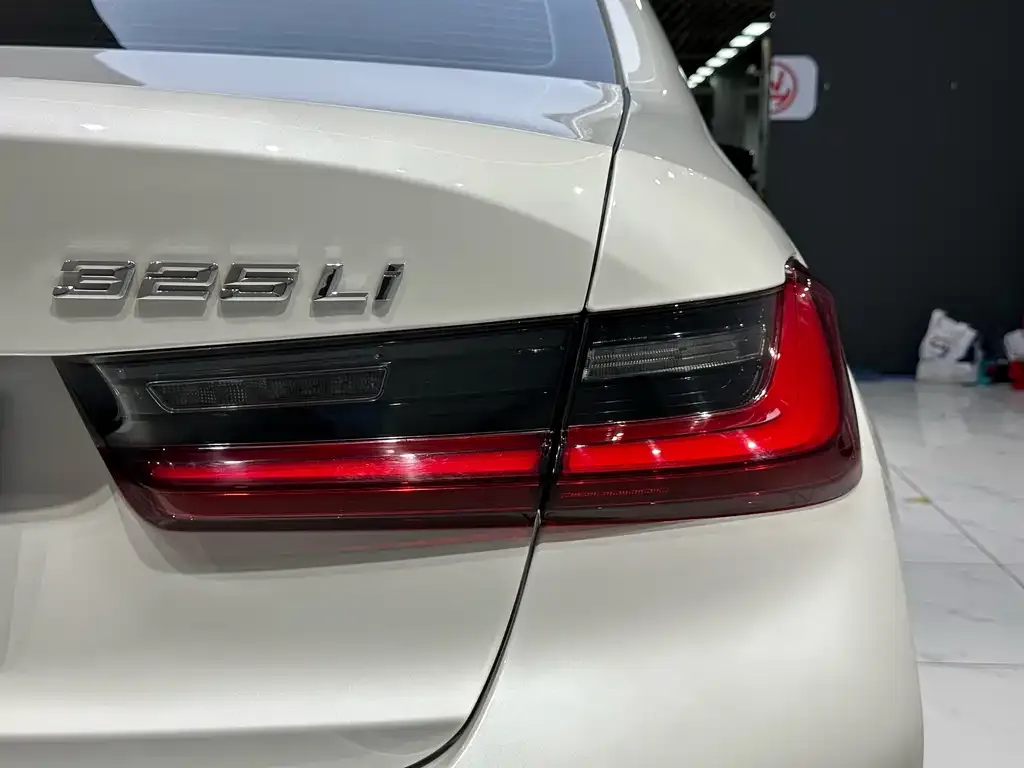 BMW 3 Series 2023 из CN, фото 7