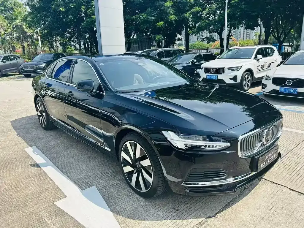 Volvo S90 PHEV 2024 из CN, фото 3