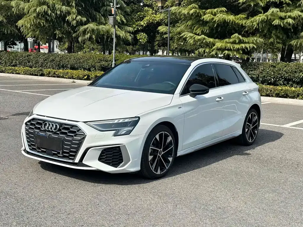 Audi A3 2023 из CN, фото 1