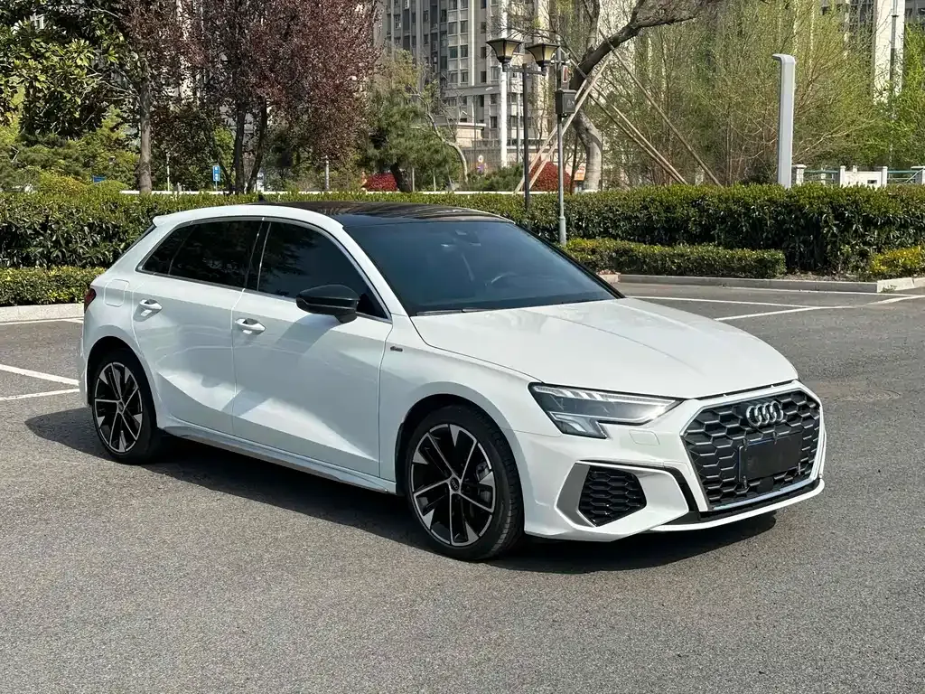 Audi A3 2023 из CN, фото 2