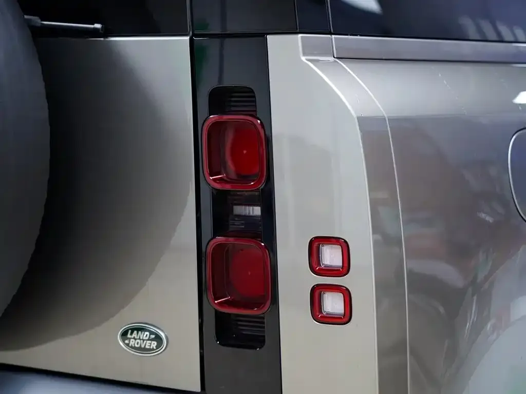 Land Rover Defender — фото 4