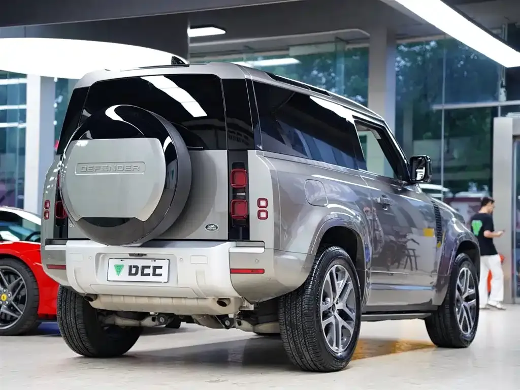 Land Rover Defender — фото 6