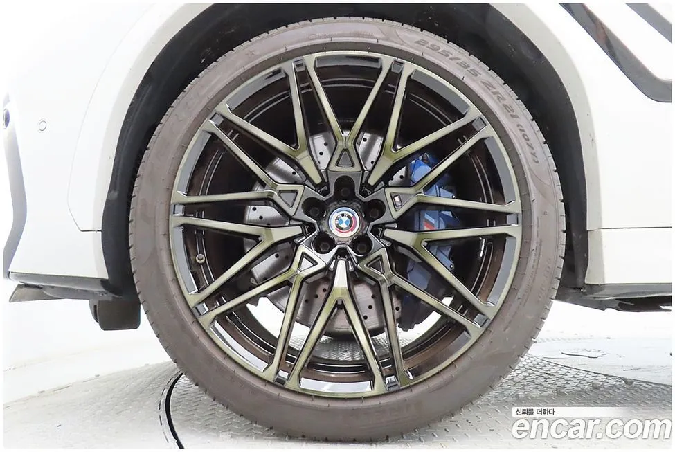 BMW X6M 2023 из KR, фото 10