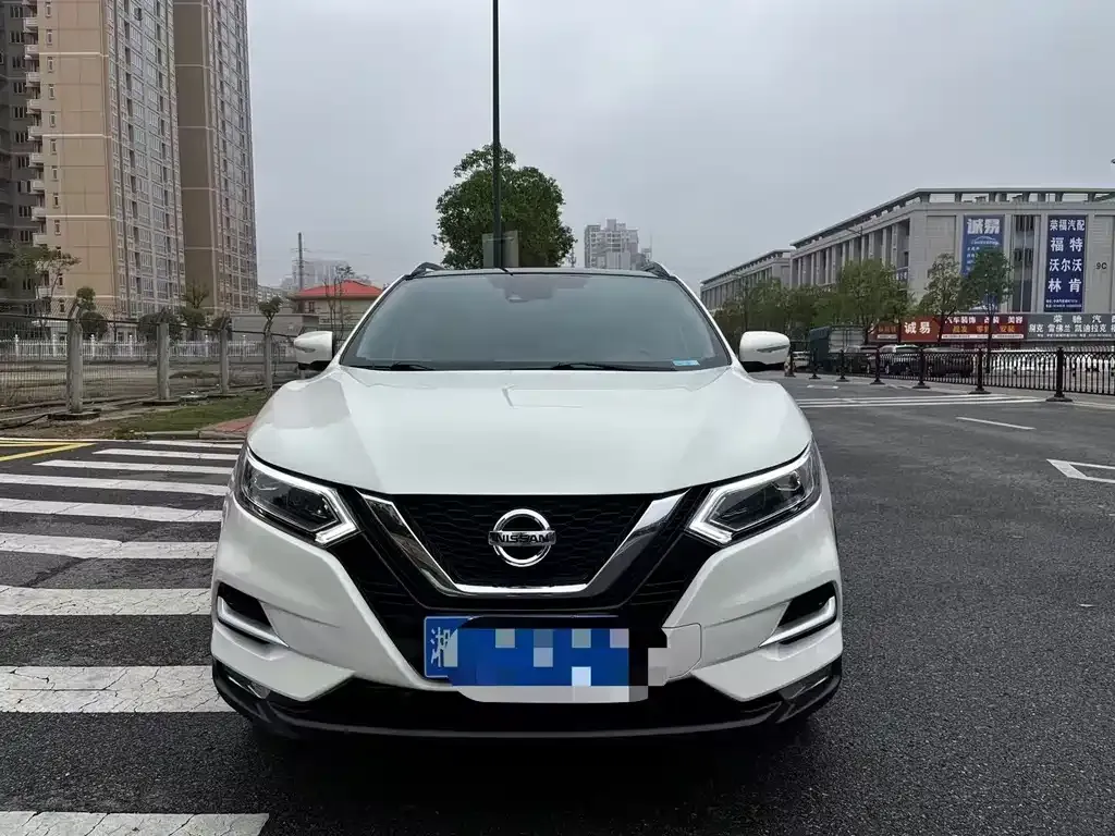 Nissan Qashqai — фото 1