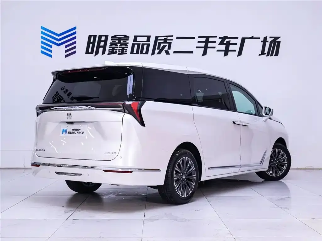 Buick GL8 2025 из CN, фото 7