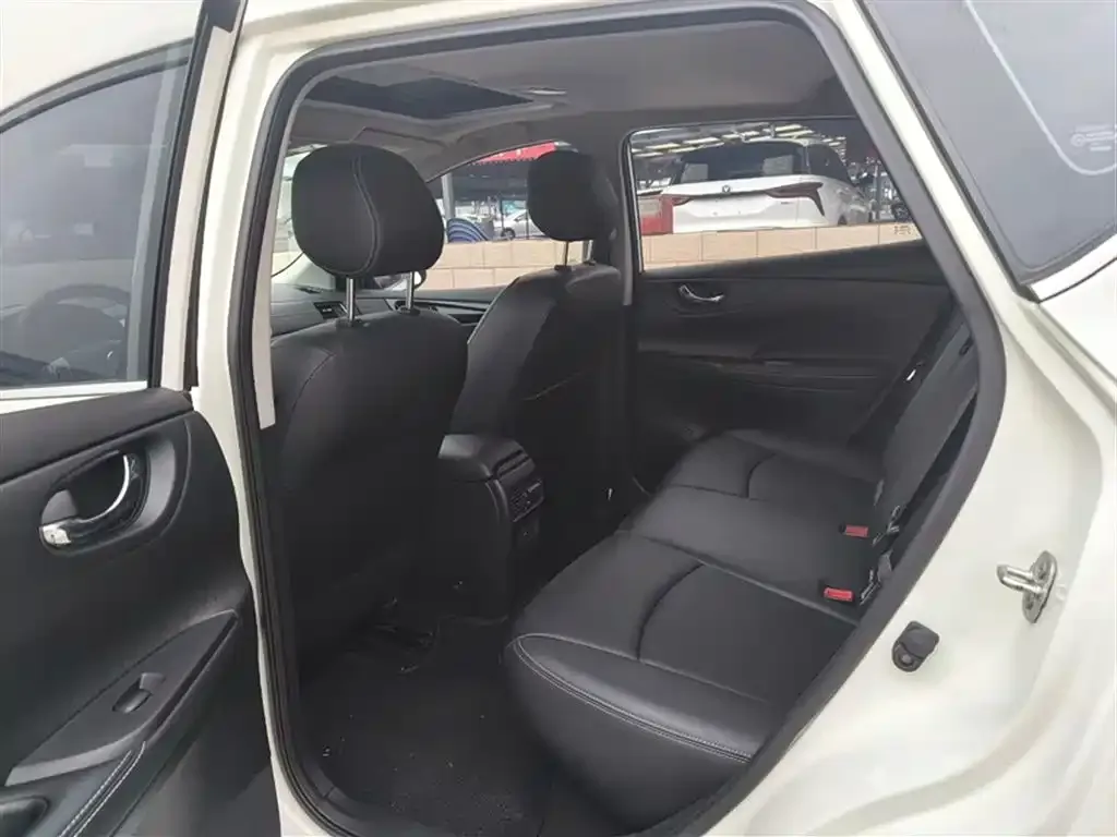 Nissan Tiida 2022 из CN, фото 10