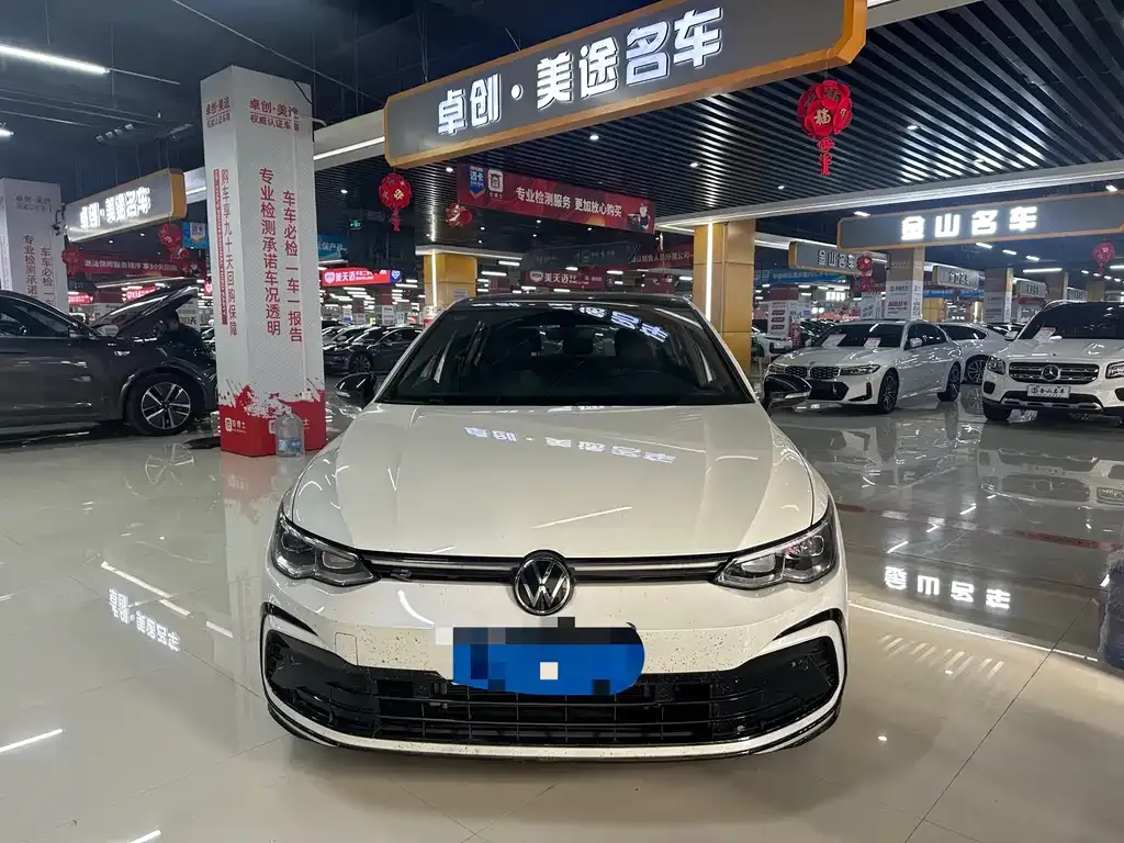 Volkswagen Golf 2024 из CN, фото 2