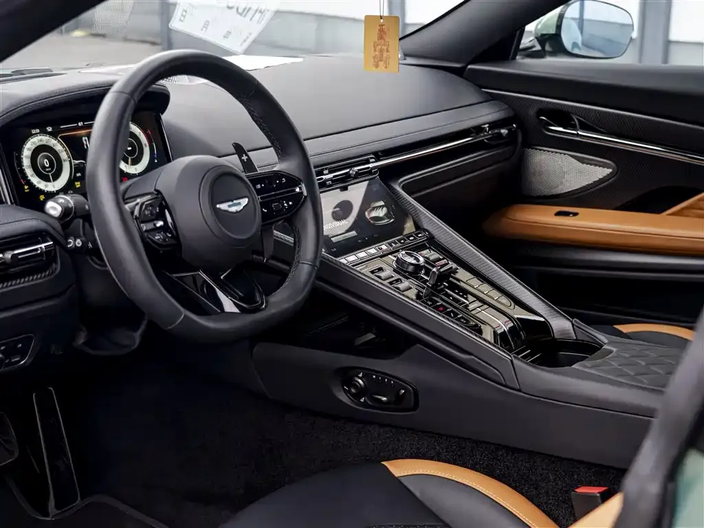 Aston Martin DB12 2025 из CN, фото 5
