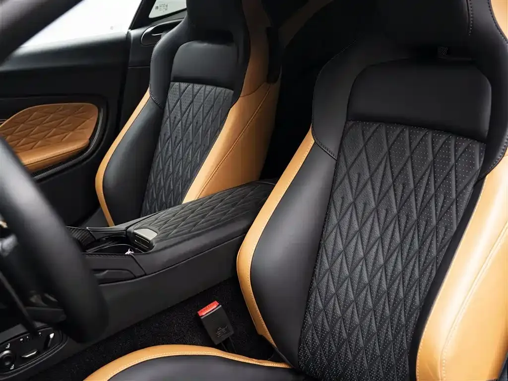 Aston Martin DB12 2025 из CN, фото 7