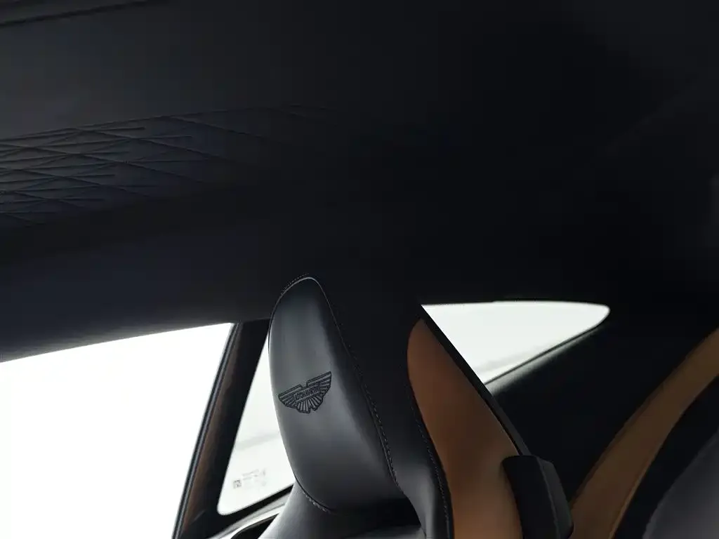 Aston Martin DB12 2025 из CN, фото 8