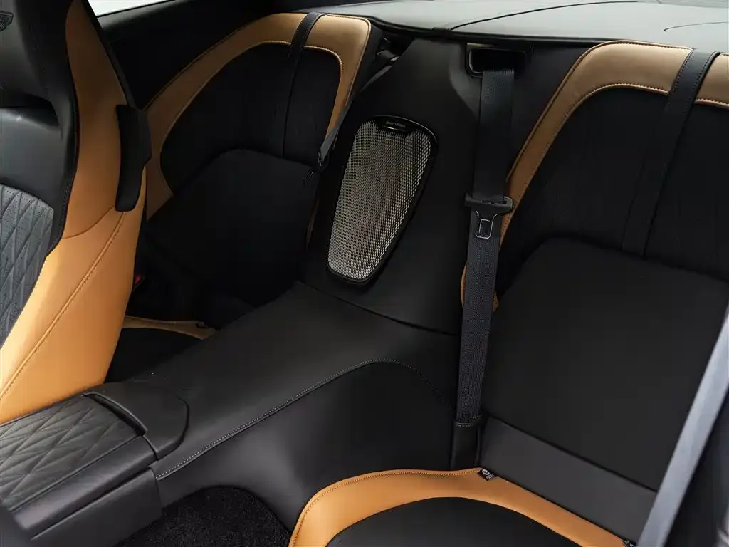 Aston Martin DB12 2025 из CN, фото 9