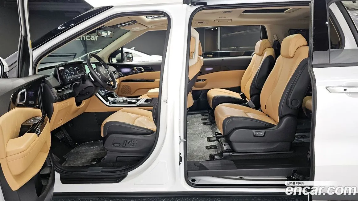 Kia Carnival — фото 10