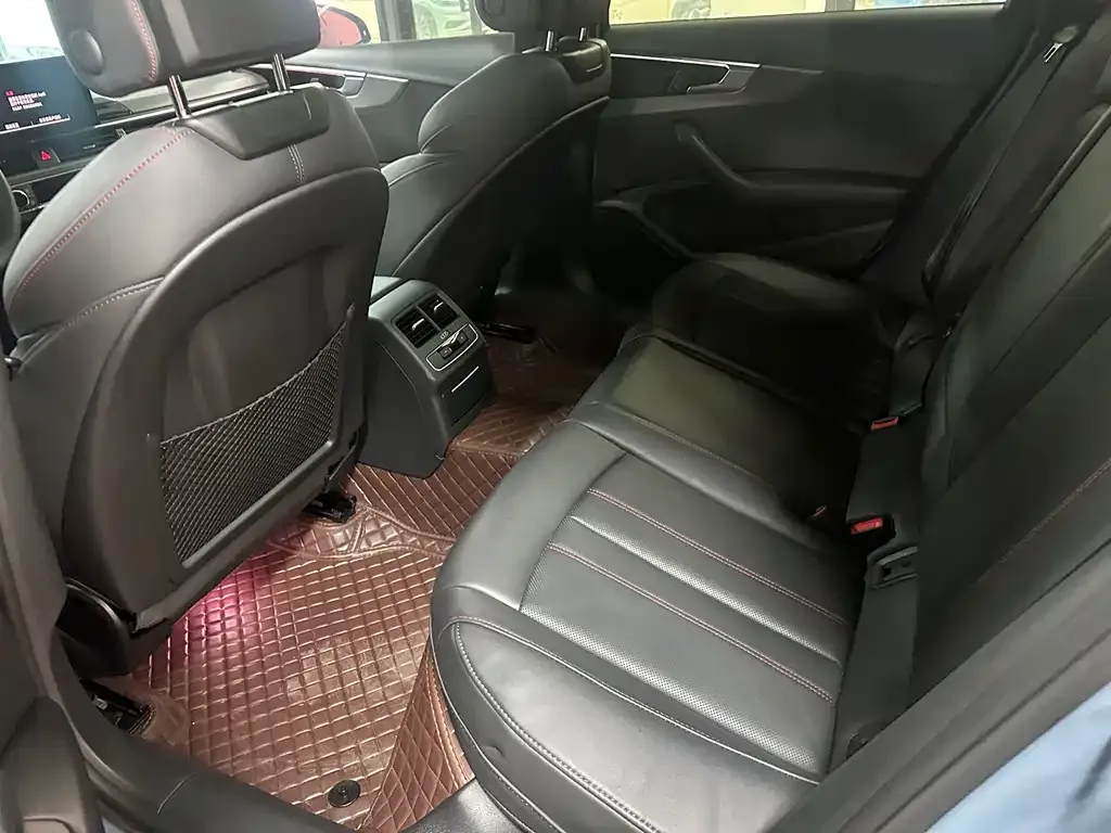 Audi A4L 2022 из CN, фото 6
