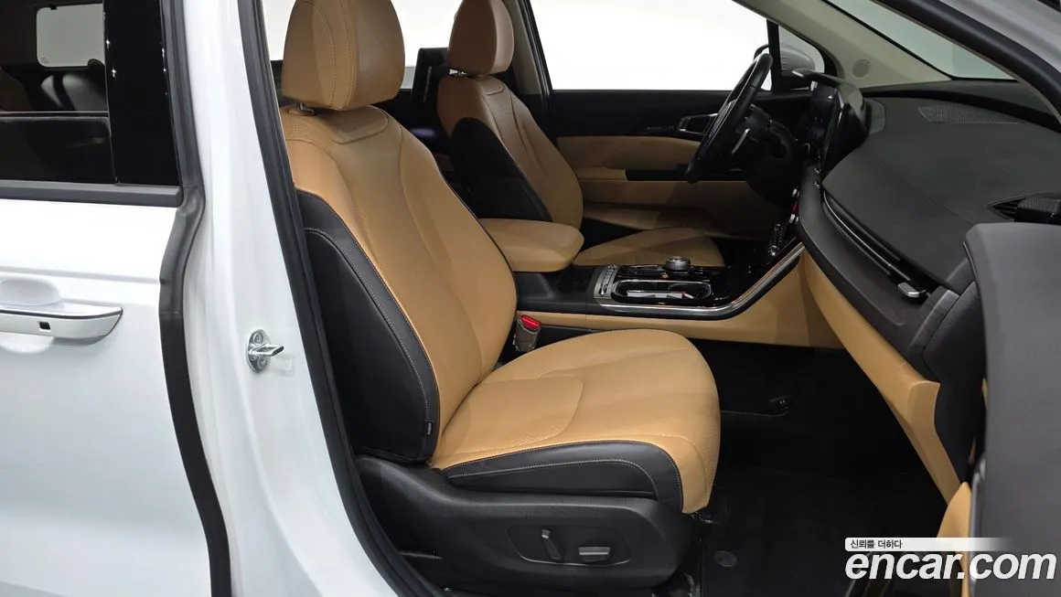 Kia Carnival — фото 10
