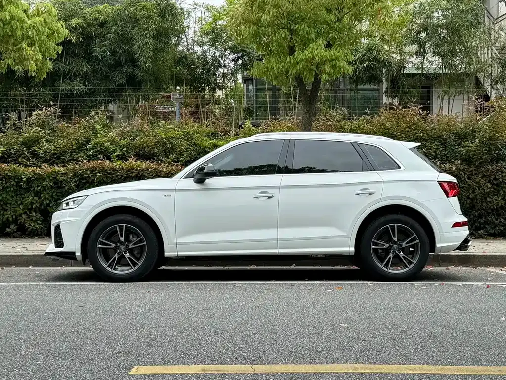 Audi Q5L 2021 из CN, фото 3