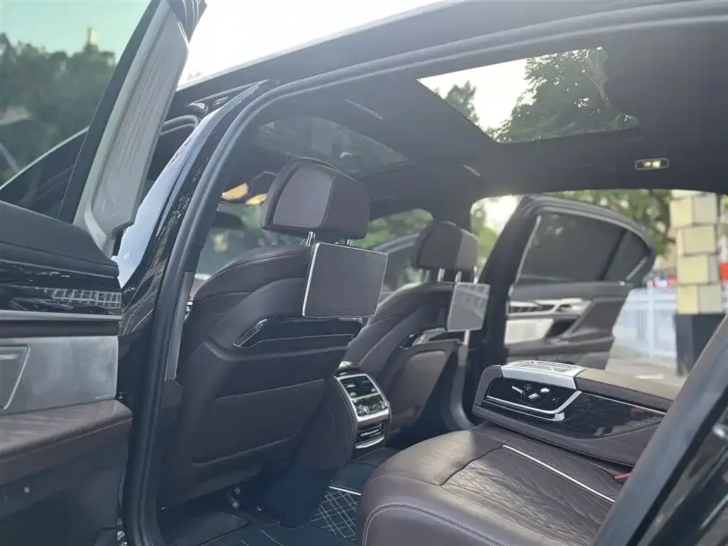 BMW 7 Series 2022 из CN, фото 5