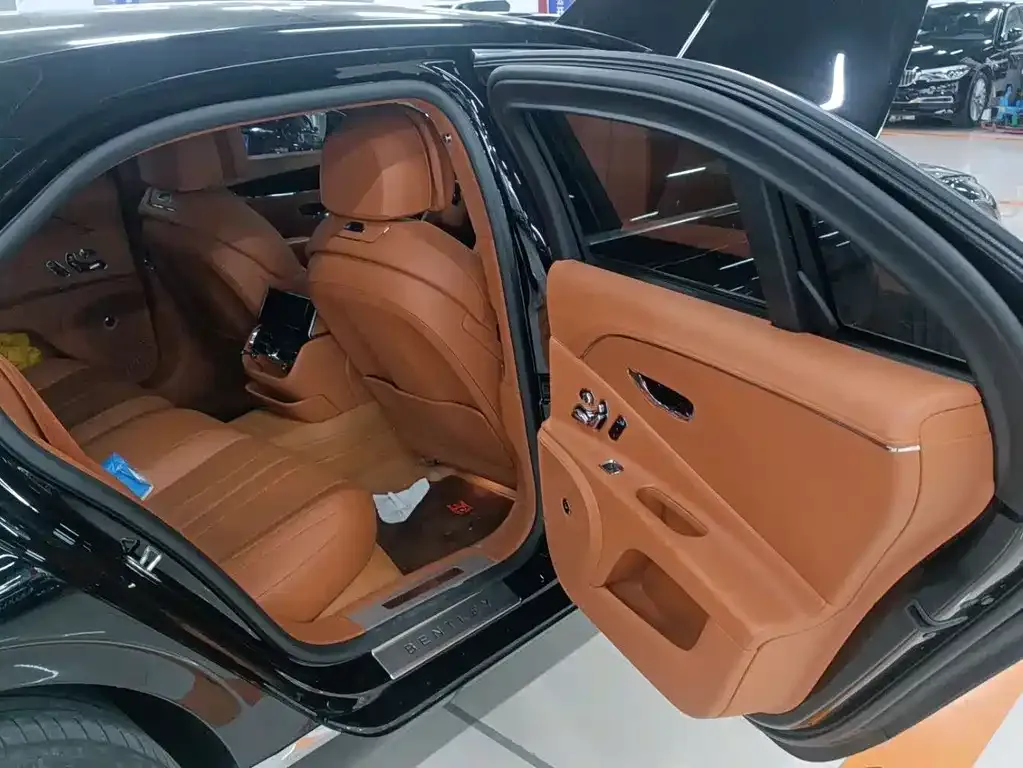 Bentley Flying Spur — фото 5