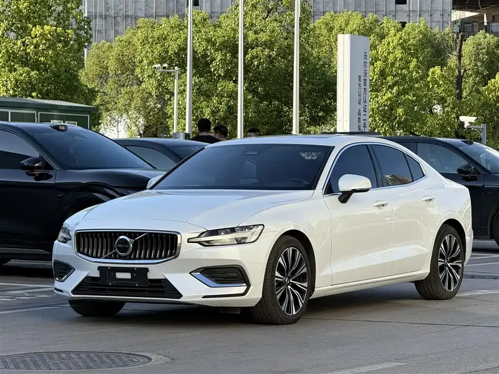 Volvo S60 2024 из CN, фото 1