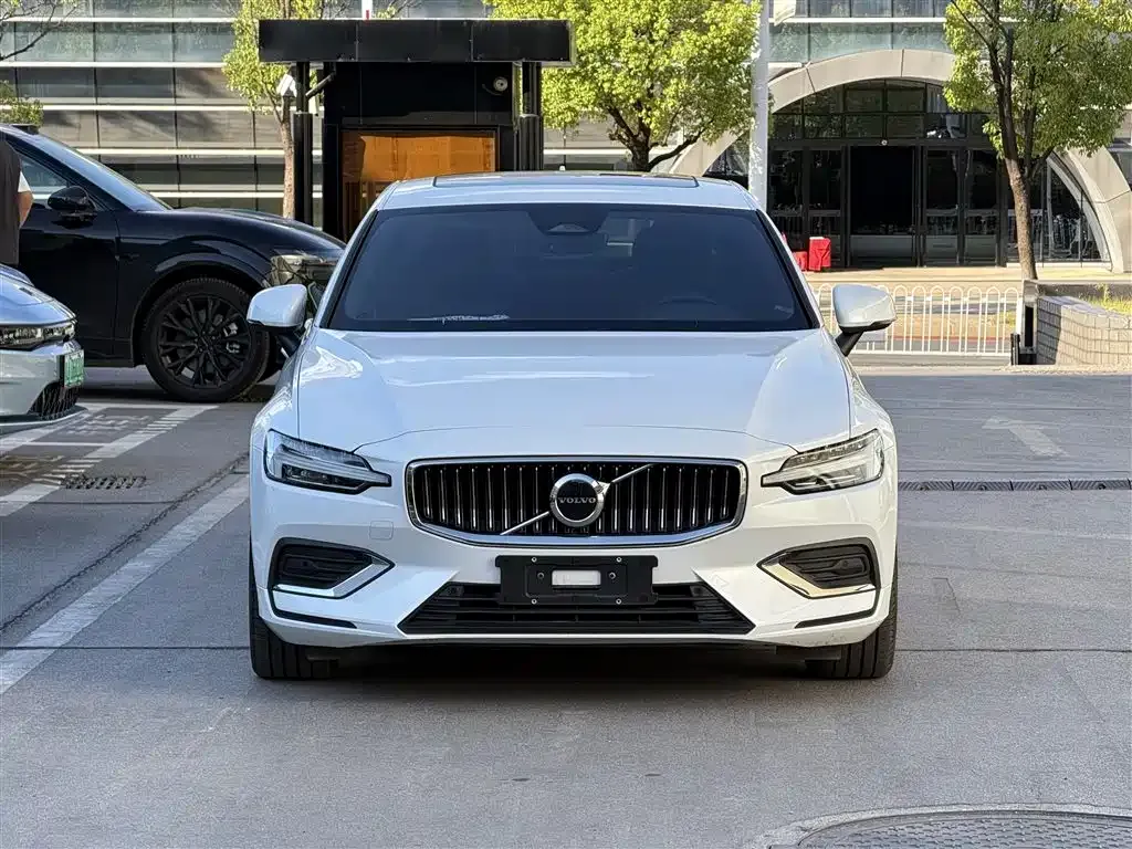 Volvo S60 2024 из CN, фото 2