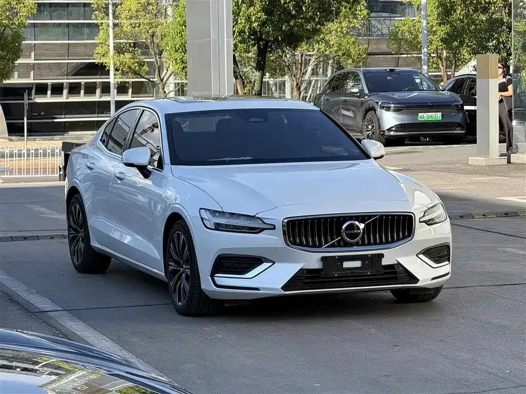 Volvo S60 2024 из CN, фото 3
