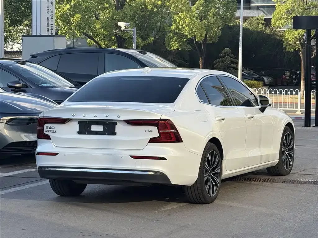 Volvo S60 2024 из CN, фото 5