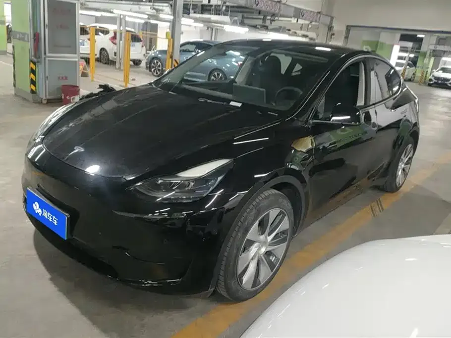 Tesla Model Y — фото 1