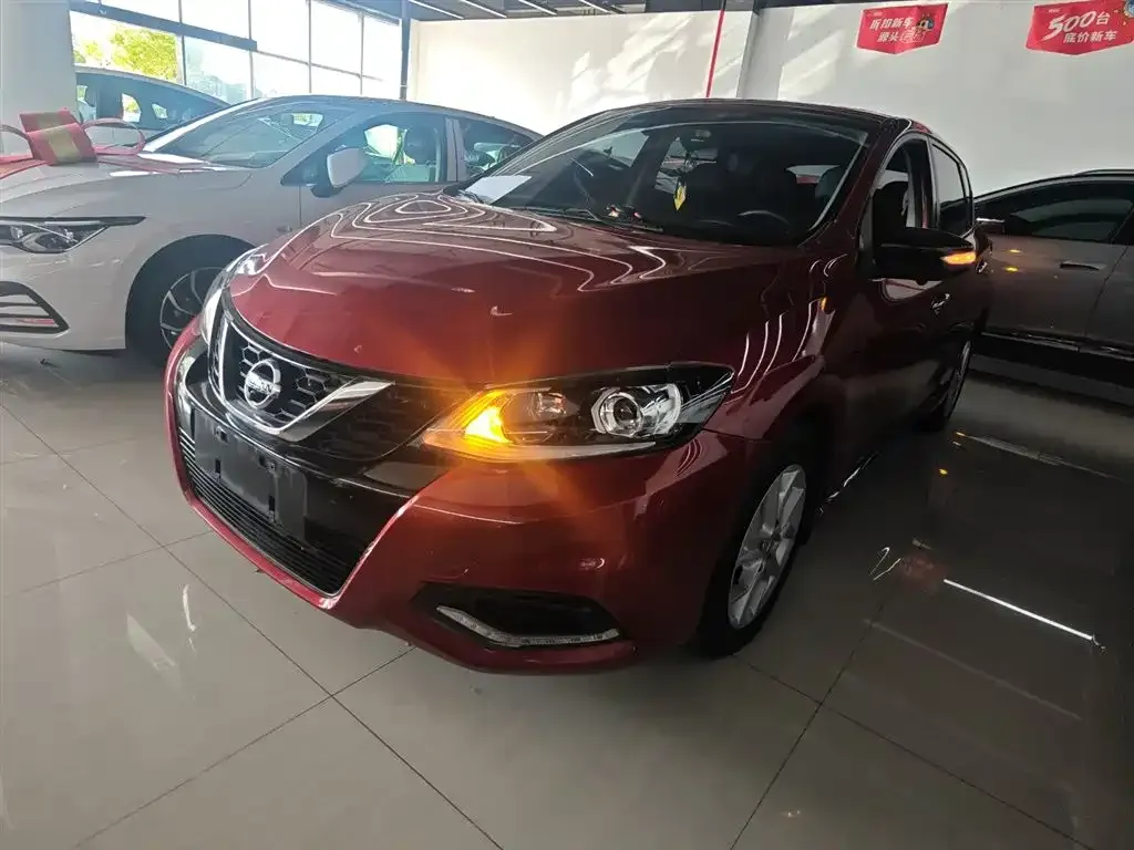 Nissan Tiida 2023 из CN, фото 2