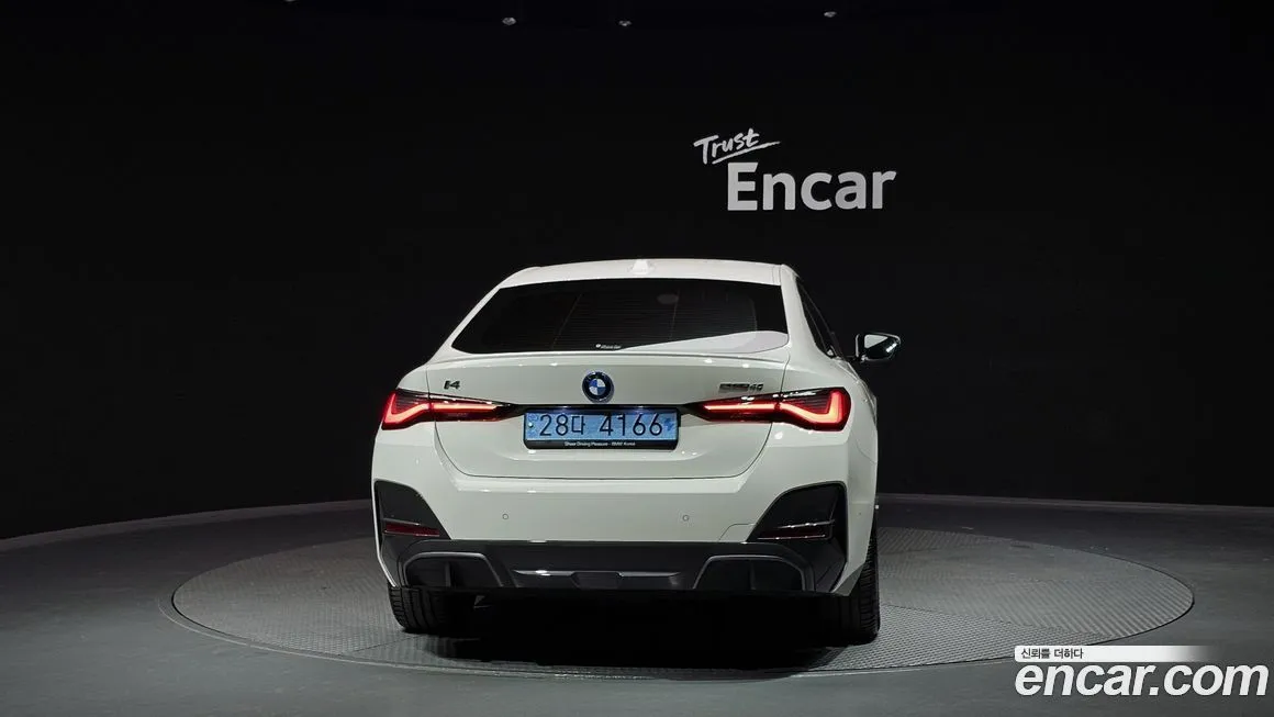 BMW i4 — фото 4