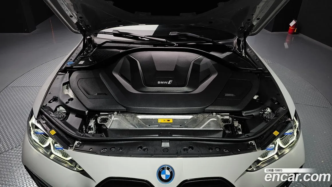 BMW i4 — фото 6
