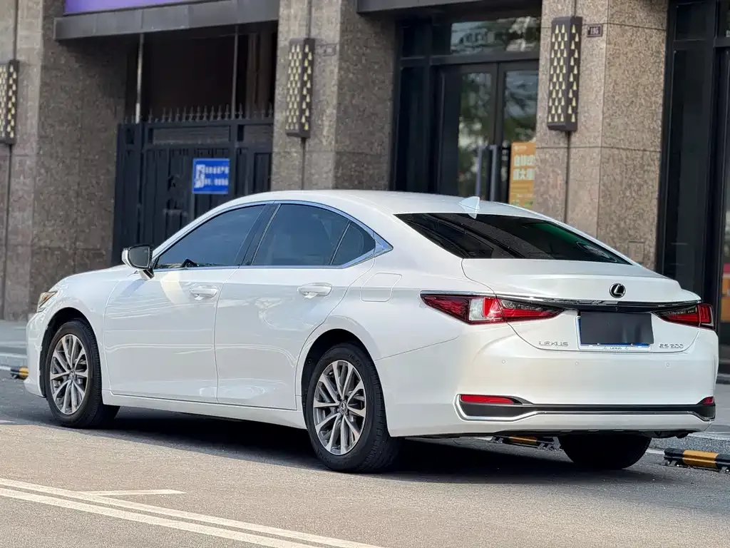 Lexus ES 2022 из CN, фото 9