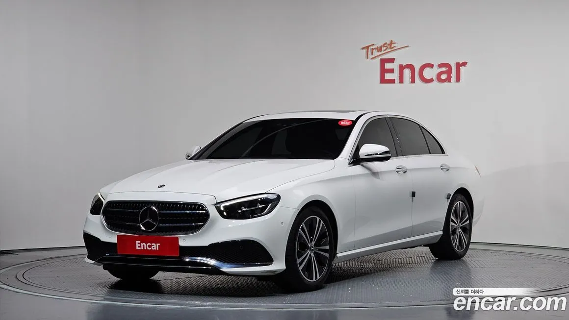 Mercedes-Benz E-Class — фото 1