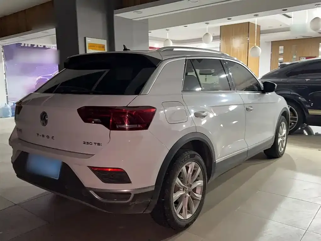 Volkswagen T-Roc — фото 6