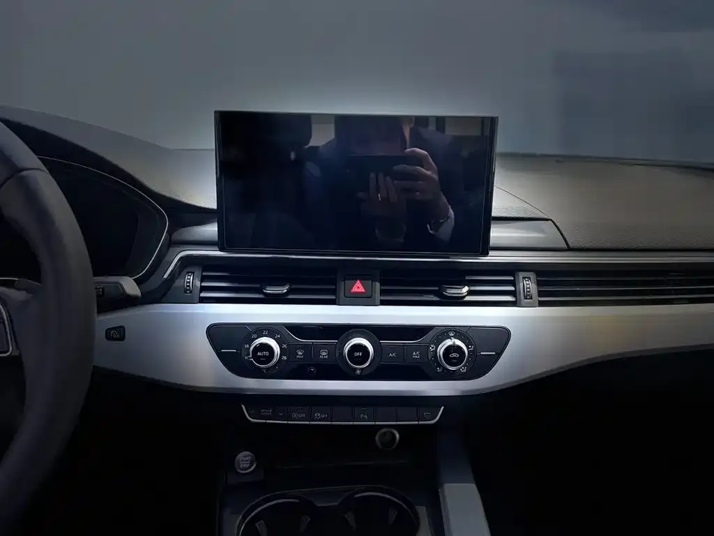 Audi A4L 2021 из CN, фото 9