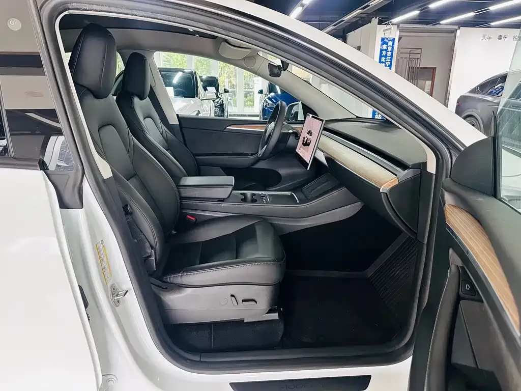 Tesla Model Y — фото 3