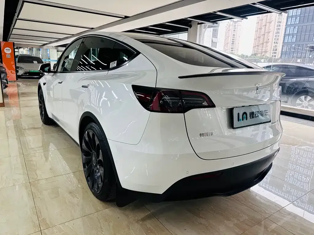 Tesla Model Y — фото 7