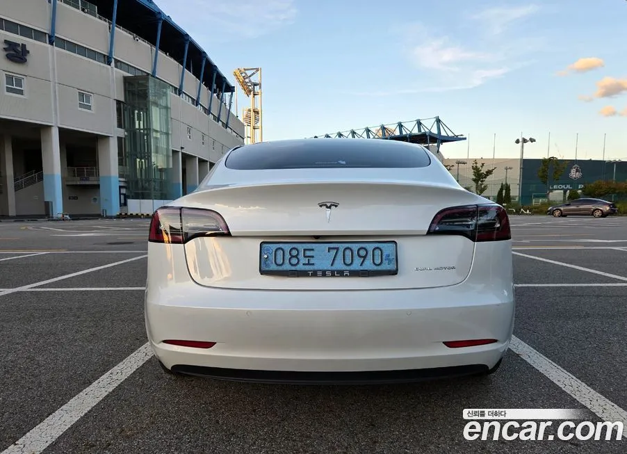 Tesla Model 3 — фото 4