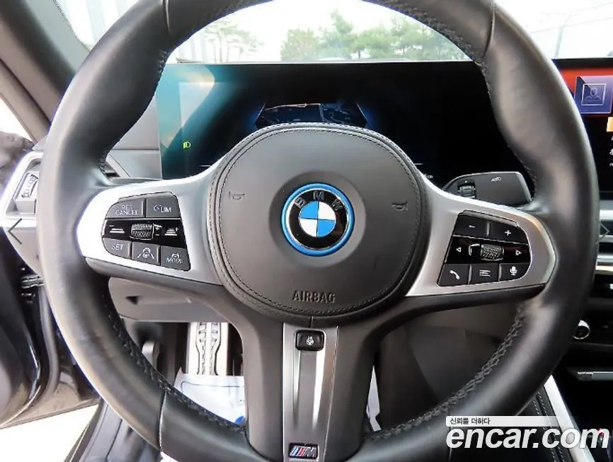 BMW i4 — фото 8
