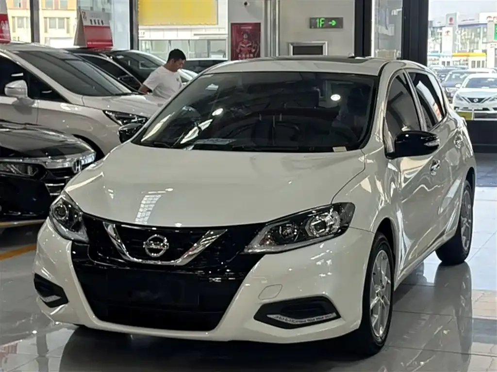 Nissan Tiida 2022 из CN, фото 2