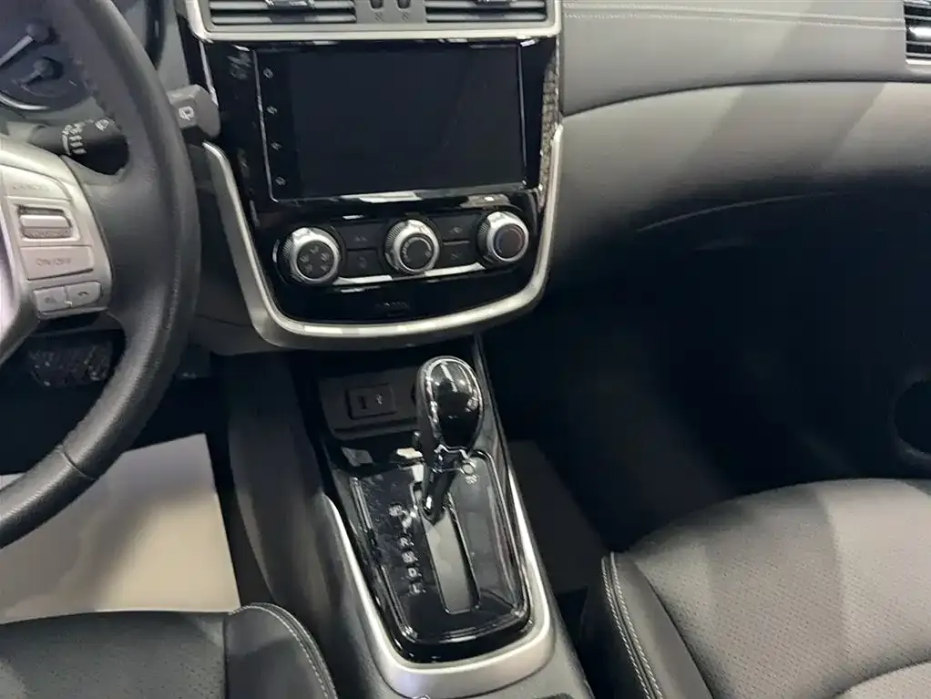 Nissan Tiida 2022 из CN, фото 8