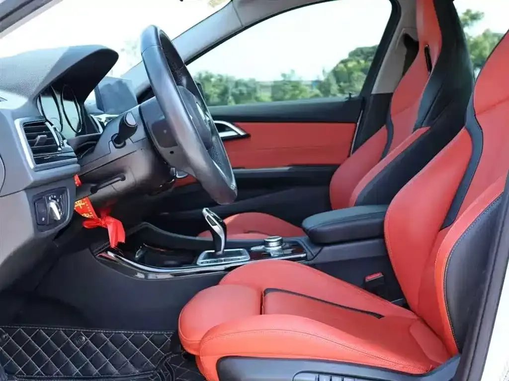BMW 1 Series 2021 из CN, фото 2