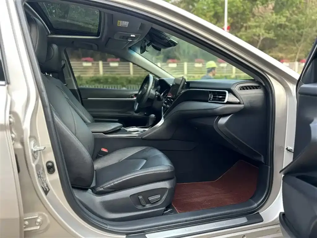 Toyota Camry 2021 из CN, фото 2